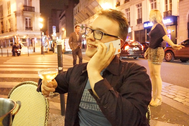 Krzysztof uśmiechnięty, po po raz pierwszy na jego numer (również podany na blogu) zadzwoniła dziewczyna. ;)