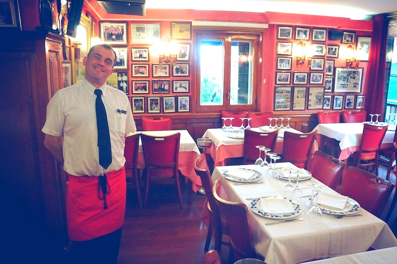 Przez tego uroczego kelnera zostałyśmy z Fash w Salamance o 5 godzin dłużej niż planowałysmy. 
