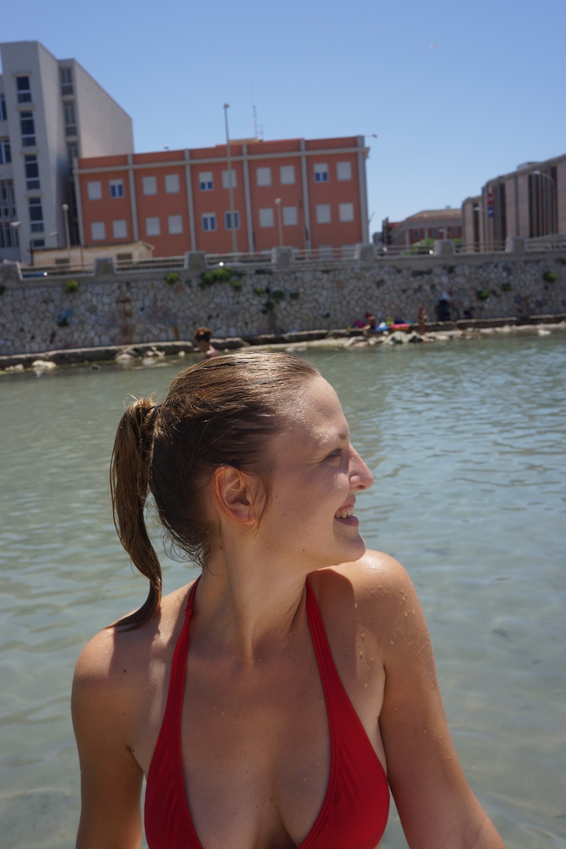 Następnego dnia robimy sobie przystanek na kąpiel w Trapani. Przy tych temperaturach trudno sobie odmówić tej przyjemności, a woda jest taka ciepła i przyjemna... 